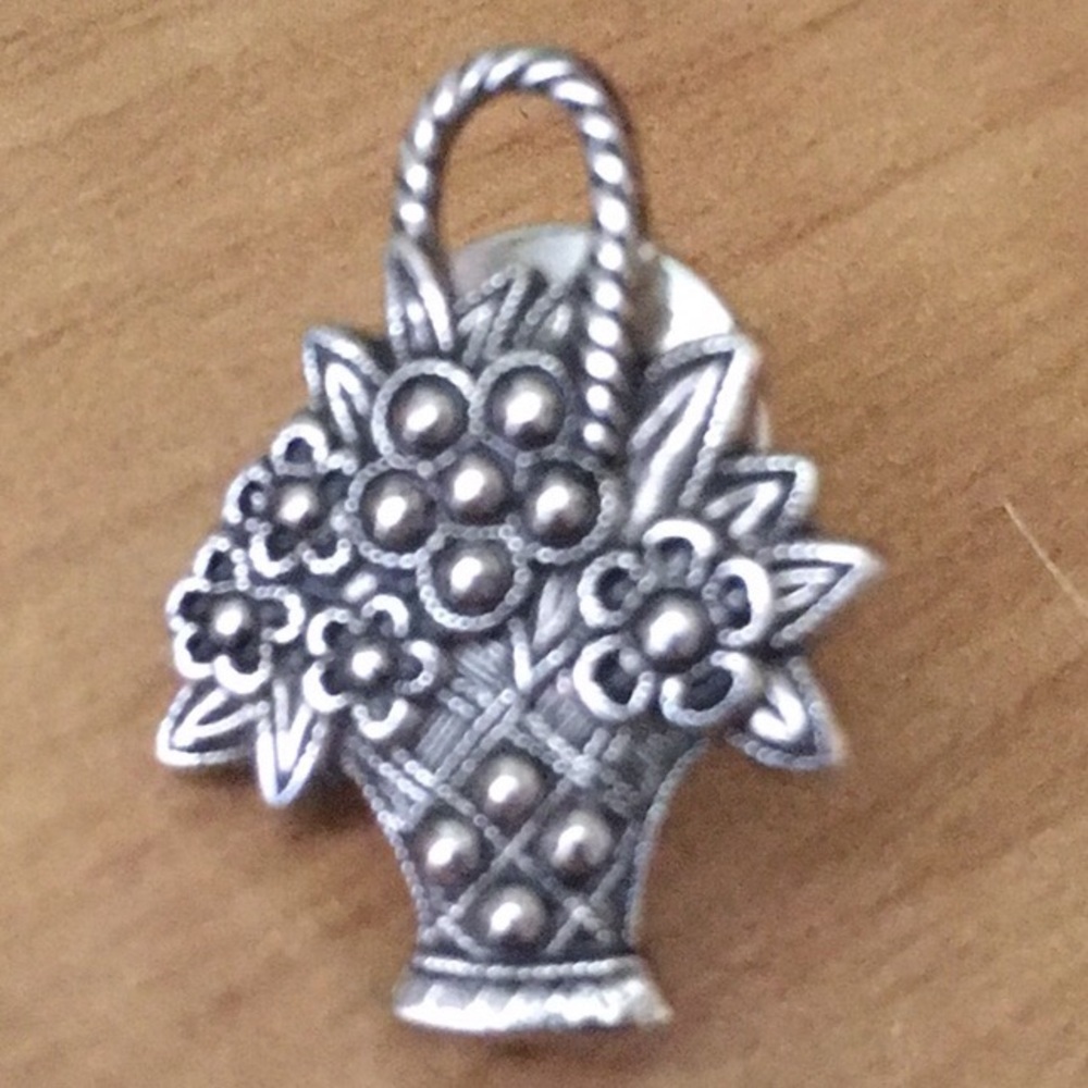 Avon | Bouquet of Flowers Pin 💐